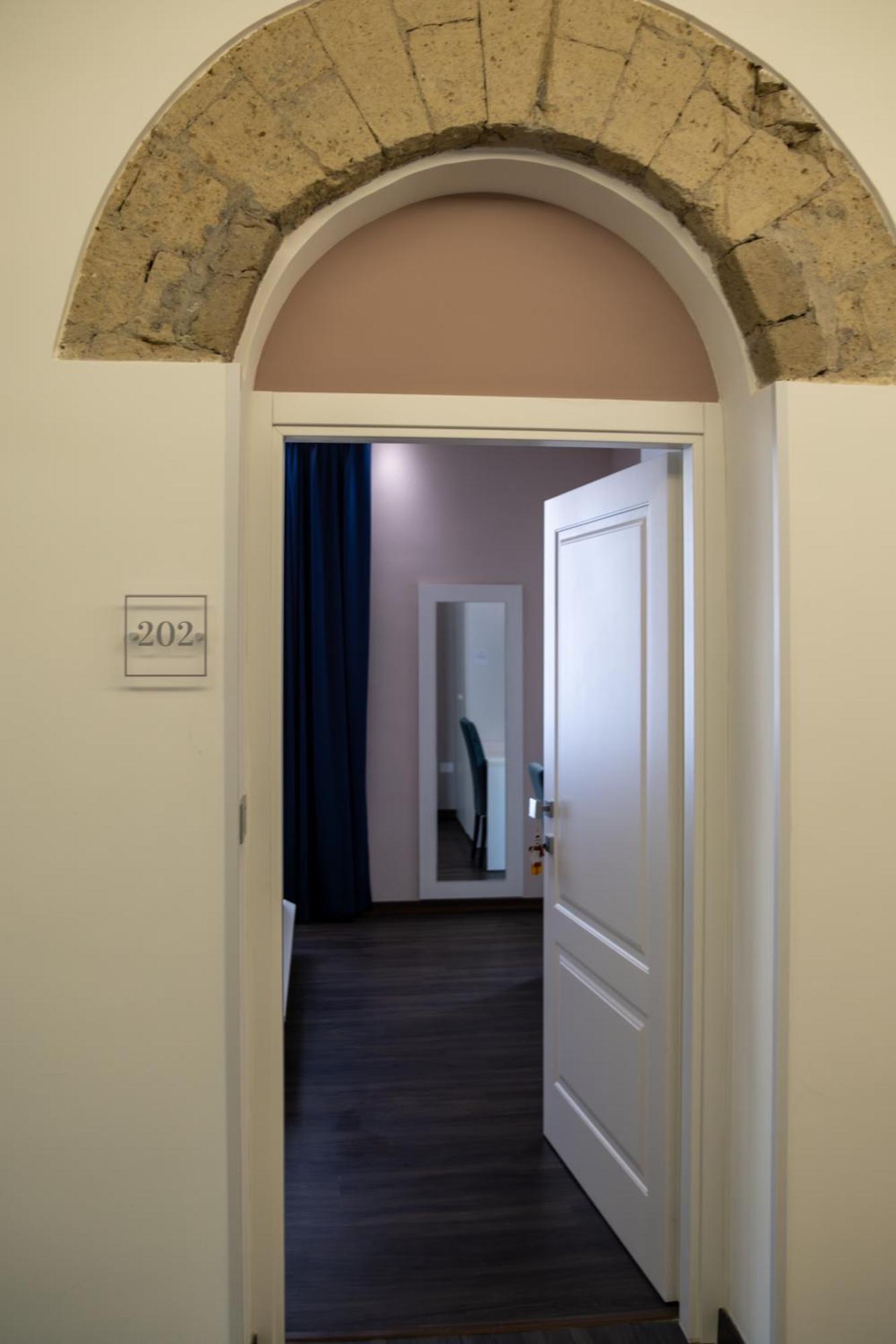 Palazzo Cappuccini Art Relais Hotel Napoli Bagian luar foto