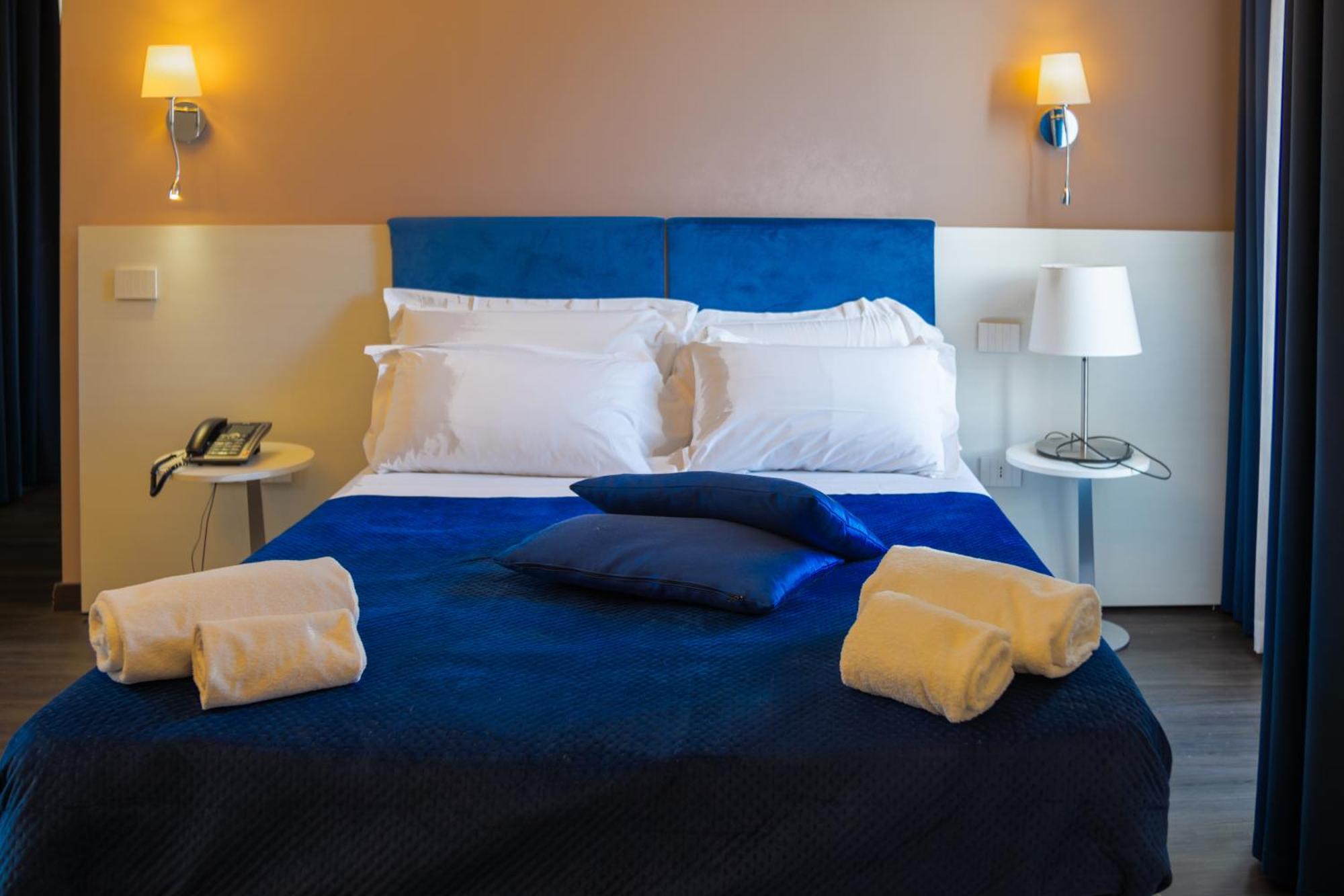 Palazzo Cappuccini Art Relais Hotel Napoli Bagian luar foto