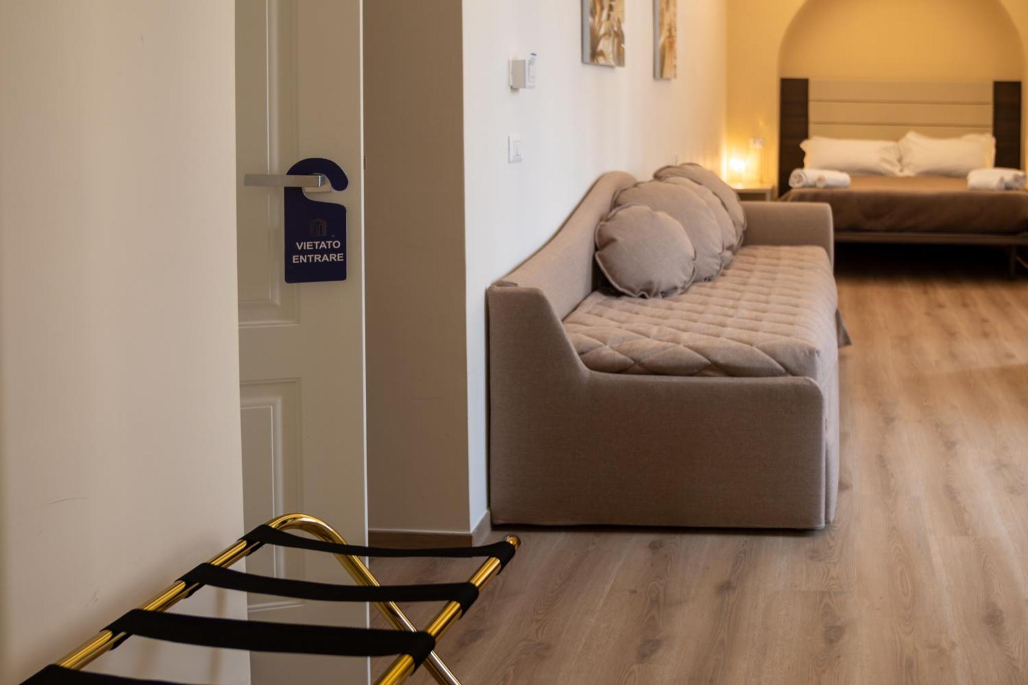 Palazzo Cappuccini Art Relais Hotel Napoli Bagian luar foto