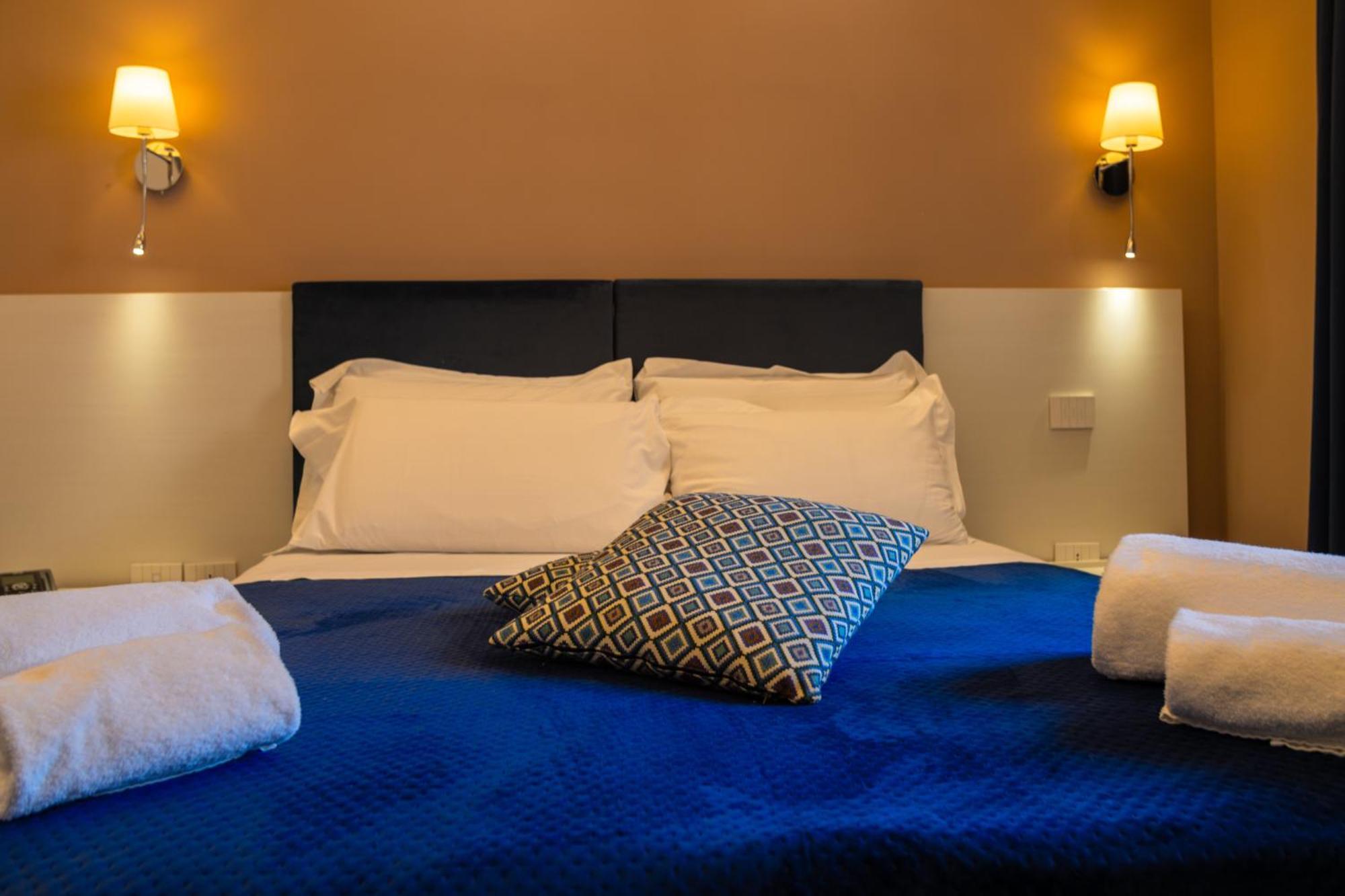 Palazzo Cappuccini Art Relais Hotel Napoli Bagian luar foto