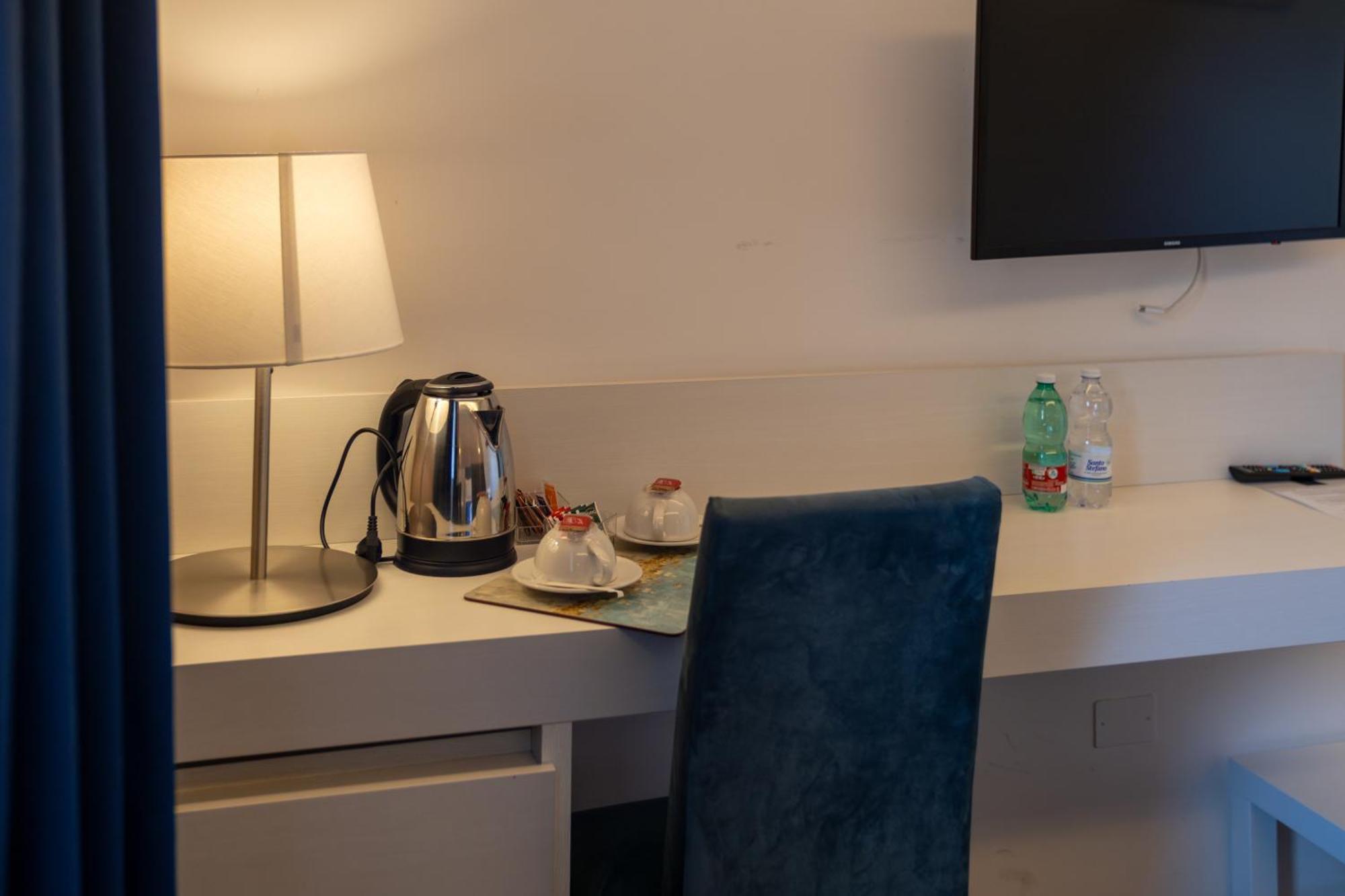 Palazzo Cappuccini Art Relais Hotel Napoli Bagian luar foto